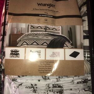 🖤 Wrangler 8 piece Reversible King comforter set - includes sheets